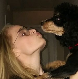 Meet your Posher, Amilya